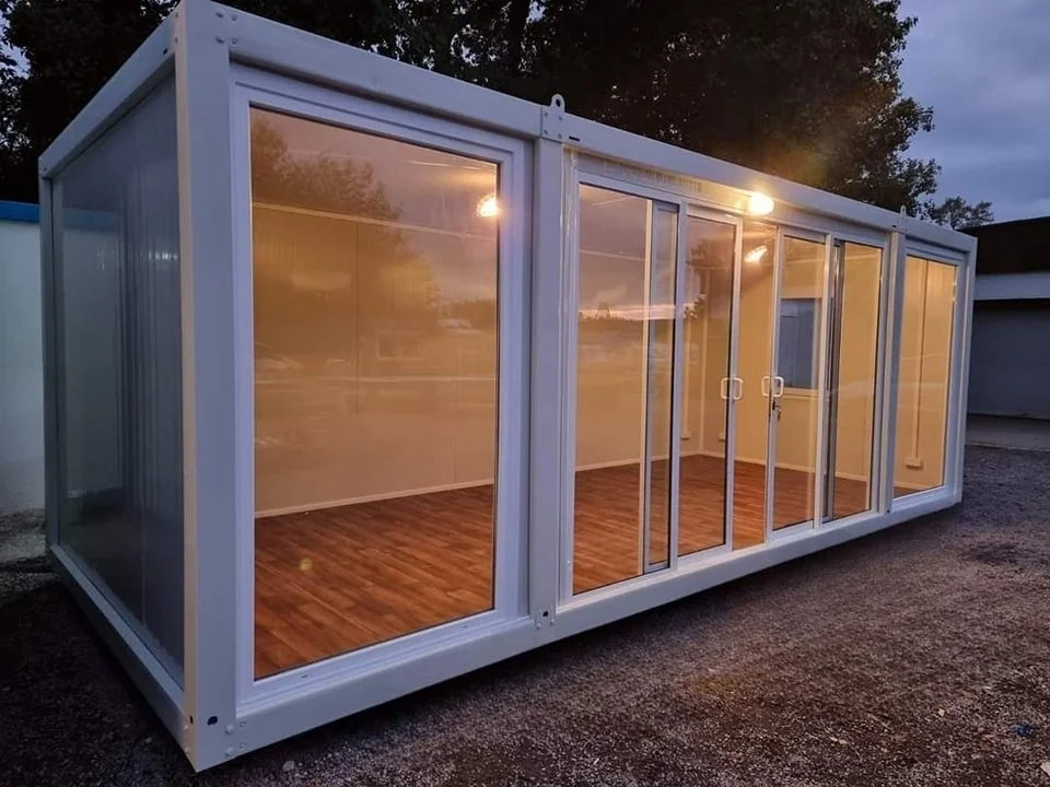 Bungalow Préfabriqué Personnalisable – Bureau, Salon ou Pool-House Clé en Main