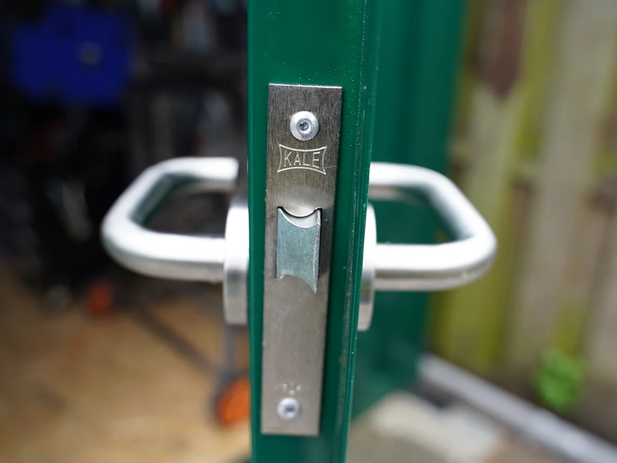 Conteneur Bar Démontable 3×2 mètres Vert RAL 6016 – Image 3