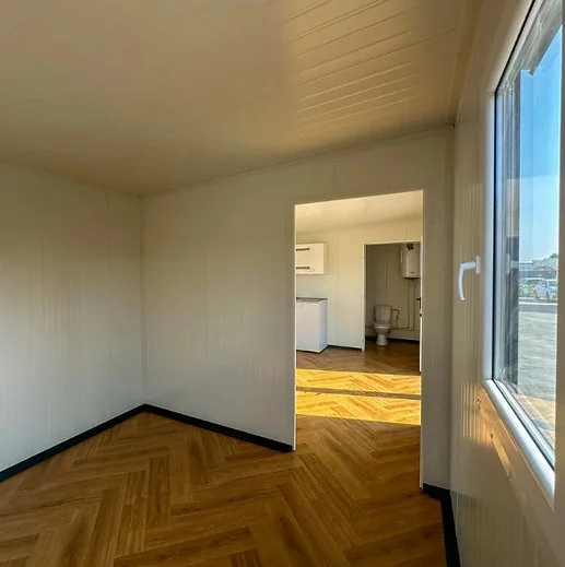 Maison Conteneur / Bureau 8x3m – Modèle Helsinki avec Cuisine et Salle d’Eau – Image 4