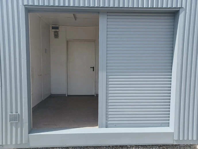 Conteneur Commercial 300×350 avec Volets Roulants et Porte Arrière – Image 3